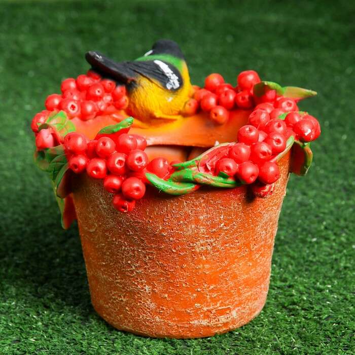 Фигурное кашпо "Птичка на шляпе с ягодами" 20х16 см 