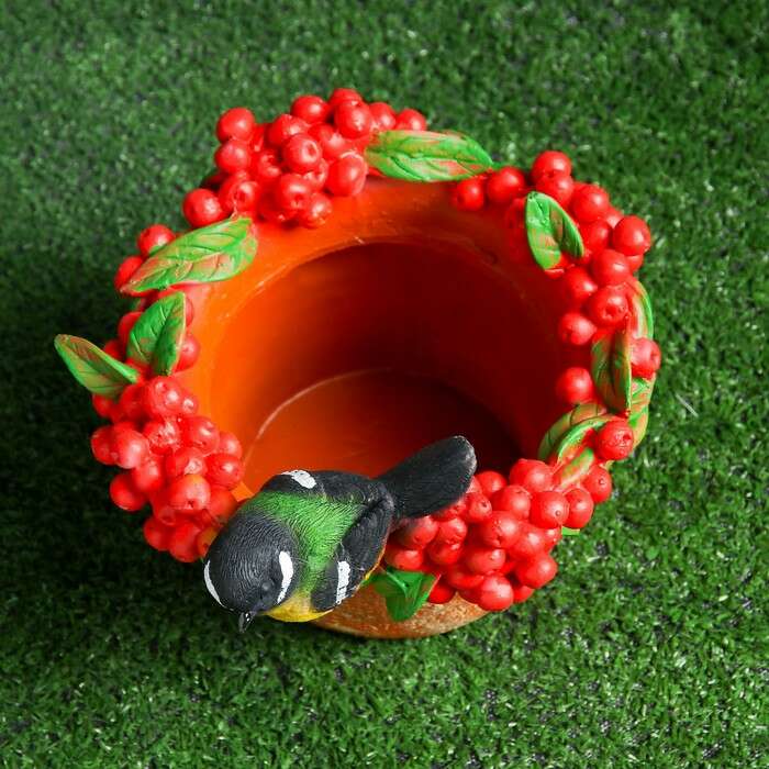 Фигурное кашпо "Птичка на шляпе с ягодами" 20х16 см 