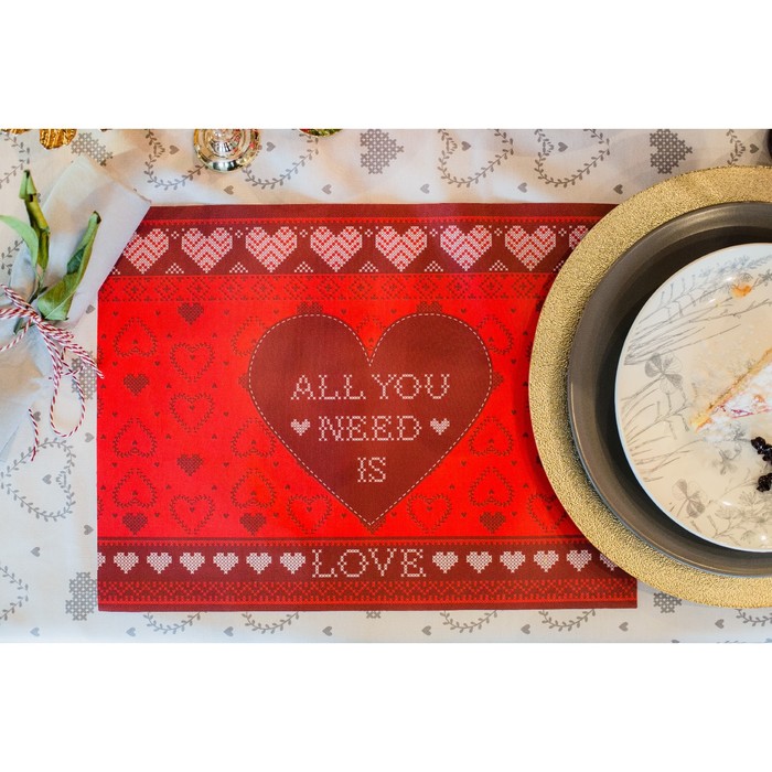 Салфетка на стол «Все, что тебе нужно, — это любовь», 30 × 40 см, п/э 100 %, оксфорд, 420 г/м² 