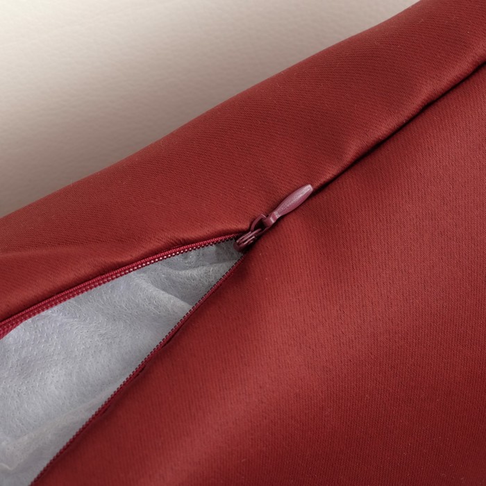 Подушка декоративная "Этель" 40*40 см., цв. бордовый, блэкаут, 100% п/э 