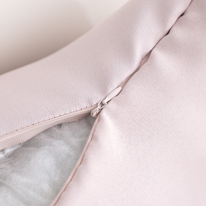 Подушка декоративная «Этель» «Classic» цвет розовый металл, 40×40 см, пл. 210 г/м², 100% п/э 