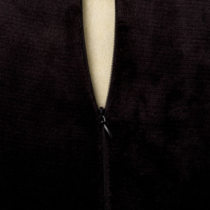 Наволочка "Этель" черн., р-р 40х40 см, с роз.бамбошками, 100% П/Э, велсофт 