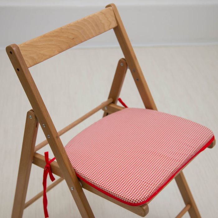Подушка на стул «Красная клетка», 41 х 36 х 3 см 