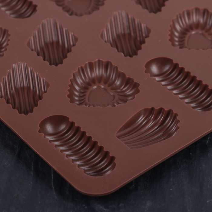Форма для льда и шоколада 28,5х21х1,5 см "Заварное печенье", 32 ячейки, цвет шоколадный 