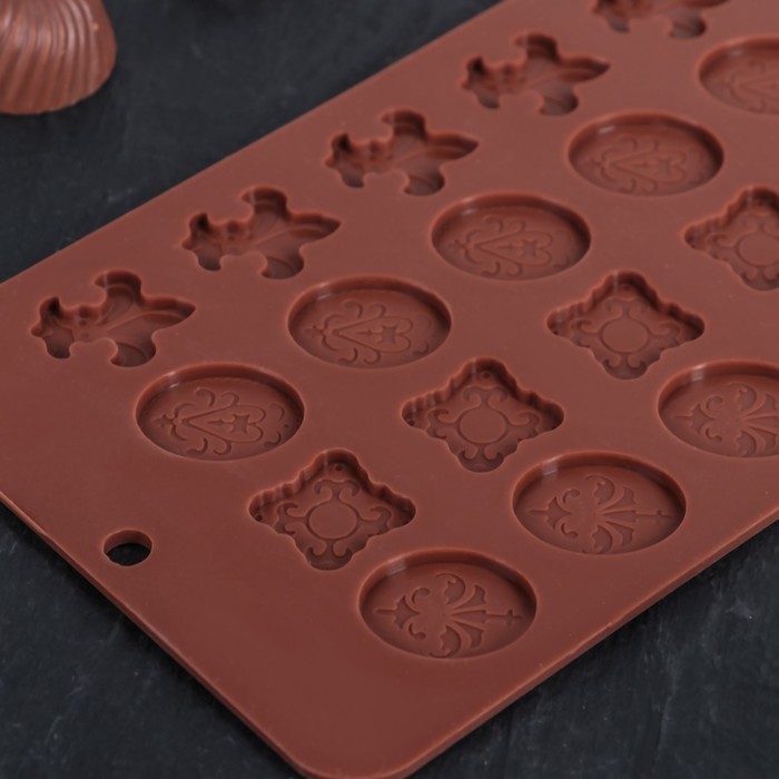 Форма для льда и шоколада 21х11 см "Конфеты", 24 ячейки, цвет шоколадный 