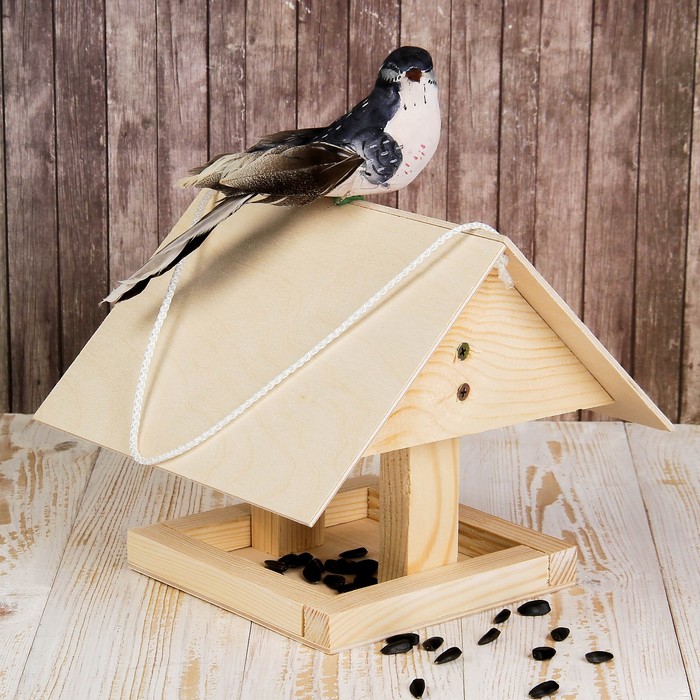 Кормушка для птиц «Избушка», 24 × 20 × 17 см 