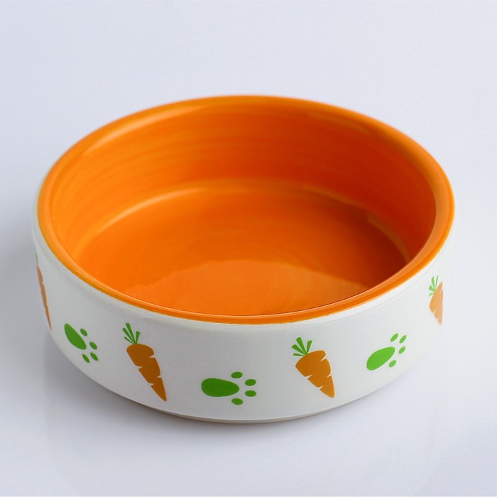 Миска керамическая для грызунов двухцветная с морковками, 8,8 х 8,8 х 3 см, оранжево-белая 