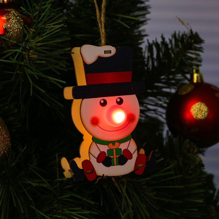 Декор с подсветкой «Снеговик с подарком» 