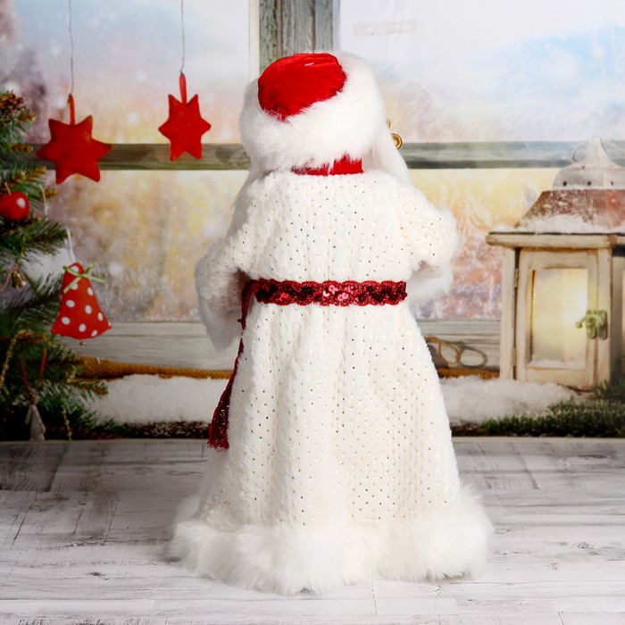 Дед Мороз 47 см "Шик" в красно-белой шубке с посохом, двигается, без музыки 