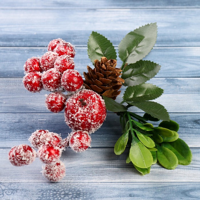 Декор "Зимние грезы" 18 см ягоды иней шишка листья 