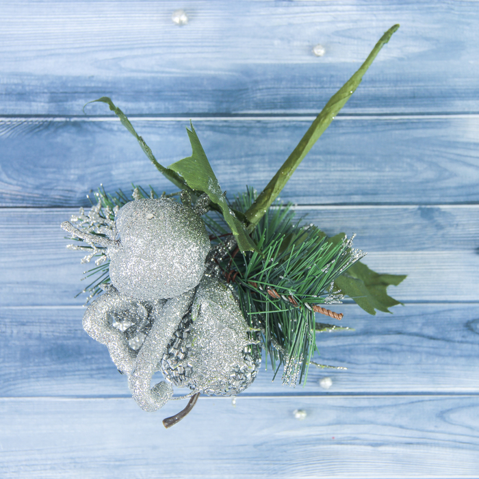 Декор "Зимние грезы" 15 см цветок яблоко в бисере серебро 