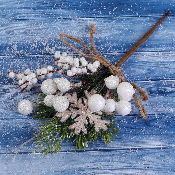 Декор "Зимнее очарование" 20 см ягодки снежинка блеск 