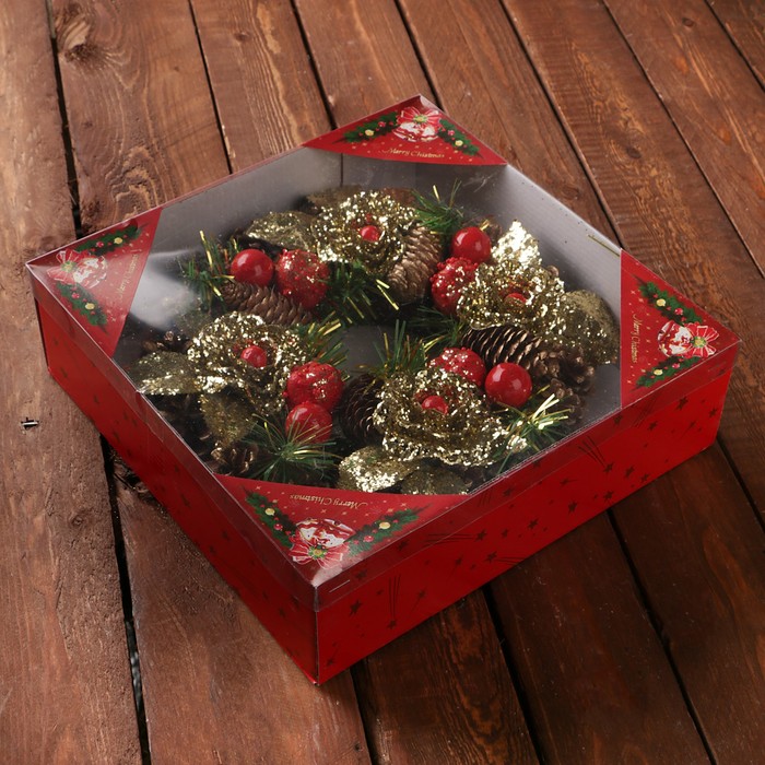 Венок новогодний d-22 см "Шишки" с золотыми цветами и красными ягодами 