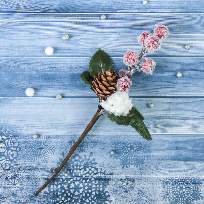 Декор "Зимние грезы" 18 см красные ягодки шишка снежок 
