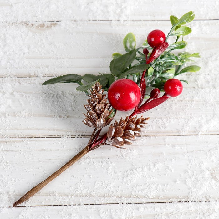 Декор "Зимнее очарование" 16 см две шишки с ягодами на ветке 