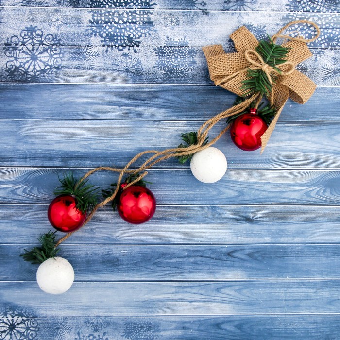 Украшение новогоднее "Рождество" белые и красные шары 3,5*33 см 