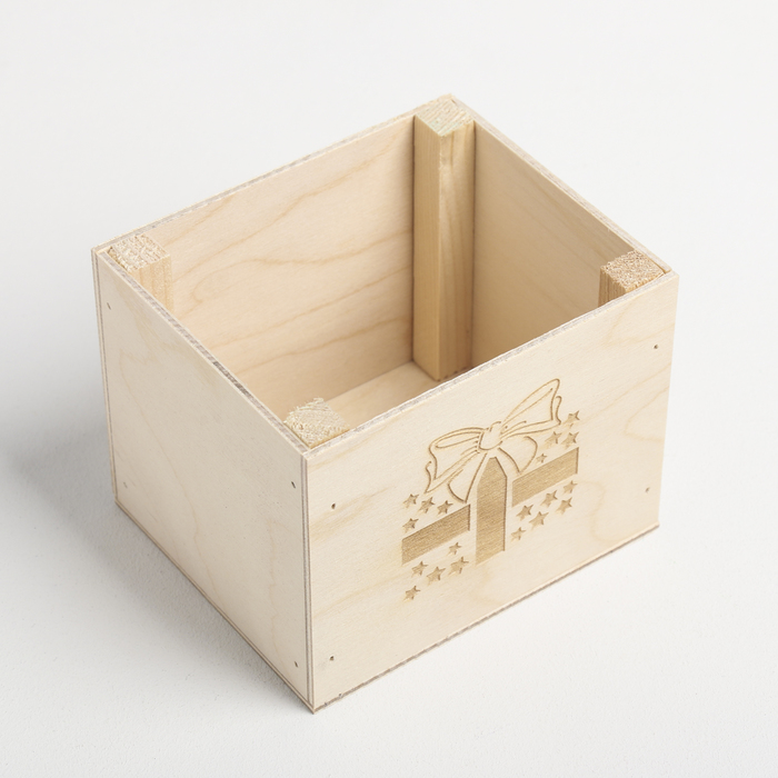 Кашпо деревянное «Подарок», без ручки, 12.5 × 10.5 × 9.5 см 