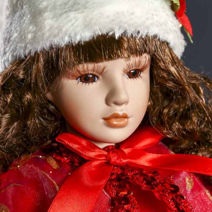 Кукла коллекционная керамика "Принцесса в красном зимнем наряде в белой шапке" 45 см 