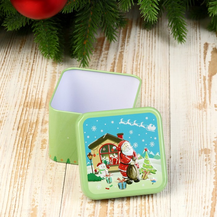 Шкатулка металл новогодняя квадрат "Дедушка мороз с подарками" 6,5х7,5х7,5 см 