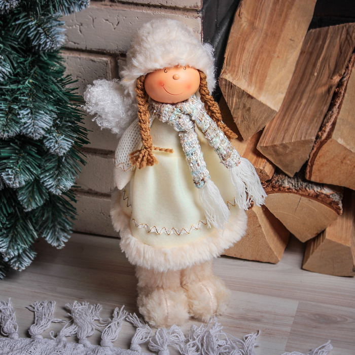 Кукла интерьерная "Девочка-ангелочек в меховых валенках" 40 см 