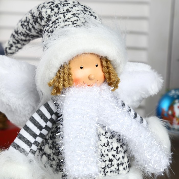 Кукла интерьерная "Ангел-девочка в чёрно-белой шубке стоит" 37 см 