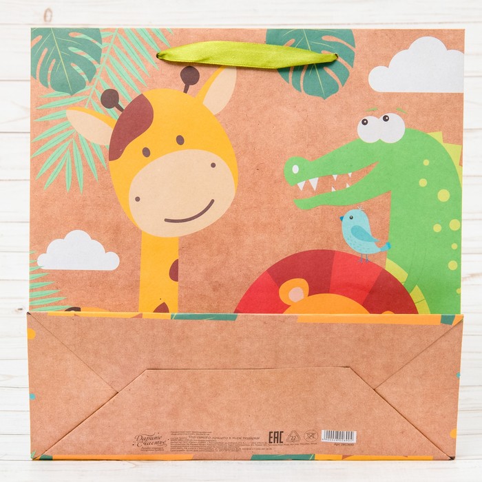 Пакет крафтовый квадратный «Будь дико счастлив!», 22 × 22 × 11 см 