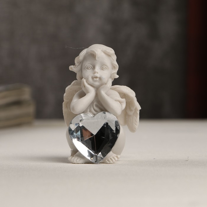 Сувенир полистоун "Белоснежный ангел с сердцем-кристаллом" МИКС 5,5х3,6х3,8 см 