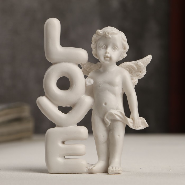 Сувенир полистоун "Белоснежный ангел со словом LOVE" 8х6х2,5 см 