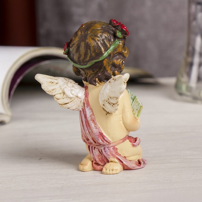 Сувенир полистоун "Ангел в веночке с розами с сердцем/подарком" МИКС 8,5х6х4,5 см 