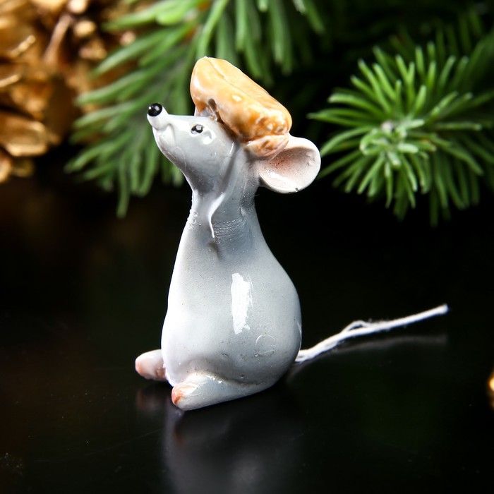 Сувенир полистоун миниатюра "Мышонок с зёрнышком" 