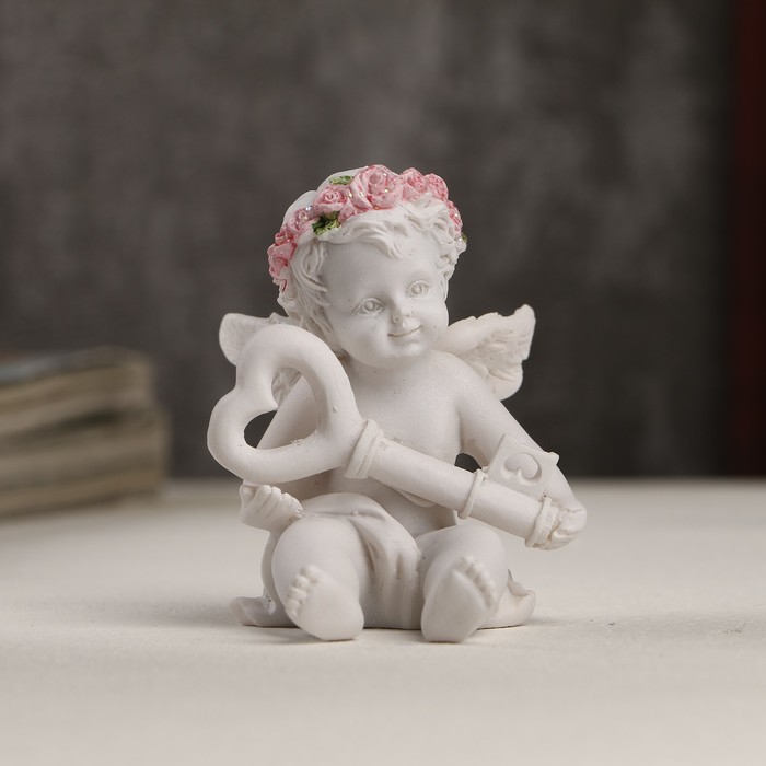 Сувенир полистоун "Белоснежный ангел в розовом веночке ключом-сердцем" 6,2х5х6,4 см 