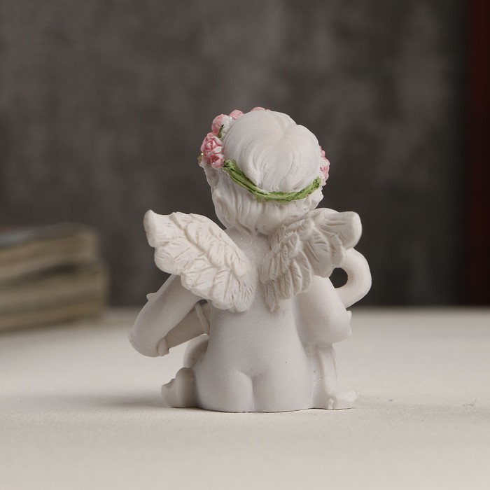 Сувенир полистоун "Белоснежный ангел в розовом веночке ключом-сердцем" 6,2х5х6,4 см 