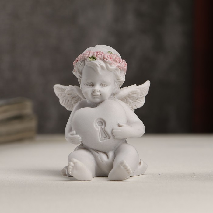 Сувенир полистоун "Белоснежный ангел в розовом веночке замком-сердцем" 6х4,5х6,5 см 