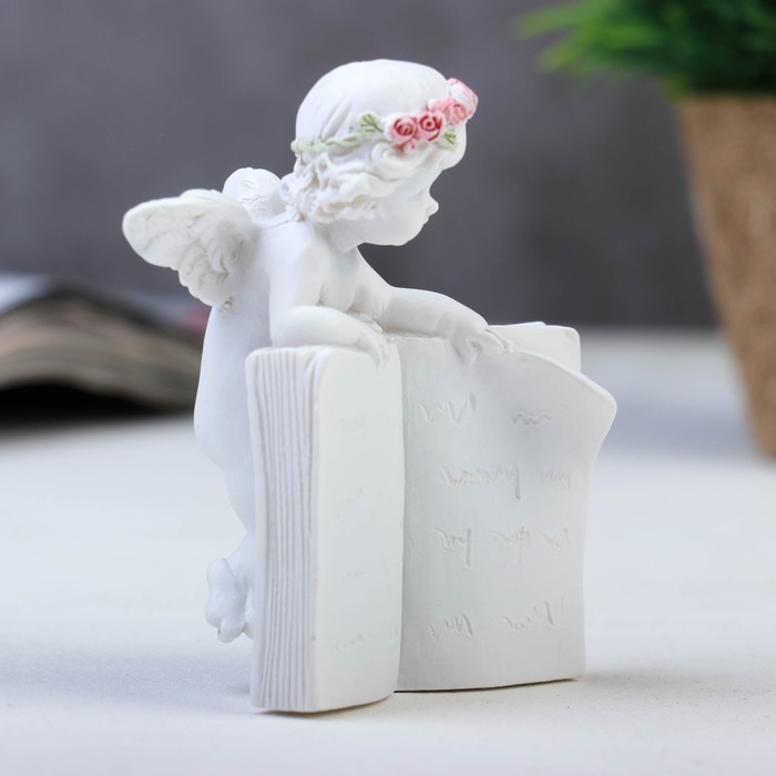 Сувенир полистоун "Белоснежный ангел в розовом веночке с книгой" 9х7,8х5,7 см 