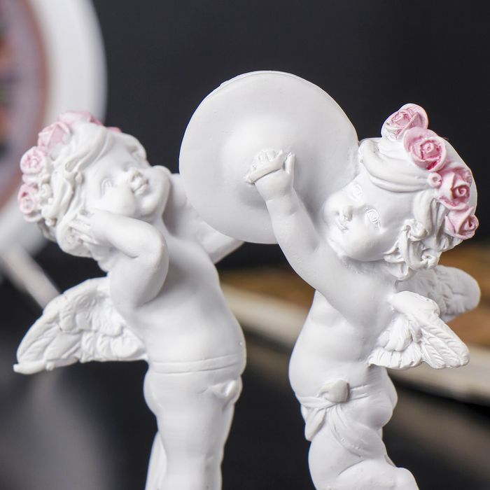Сувенир полистоун "Белые ангелы в розовых веночках с гонгом" 9,5х8х4 см 