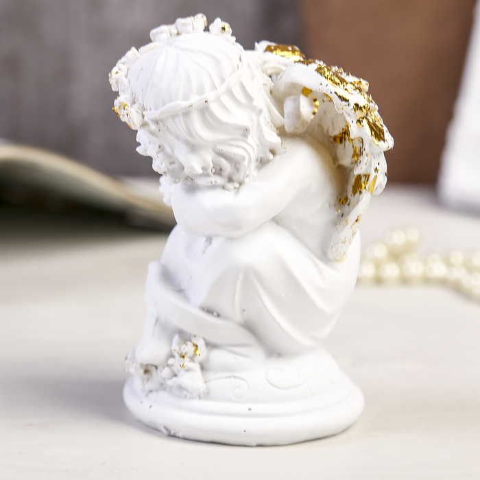 Сувенир полистоун "Белоснежный ангел с золотым венком с сердечком" МИКС 11,5х7,2х7,2 см 