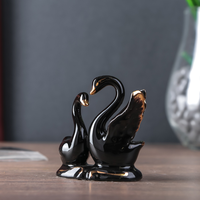 Сувенир керамика "Лебедь с лебёдушкой" чёрный с золотом 8,5х4х6,5 см 