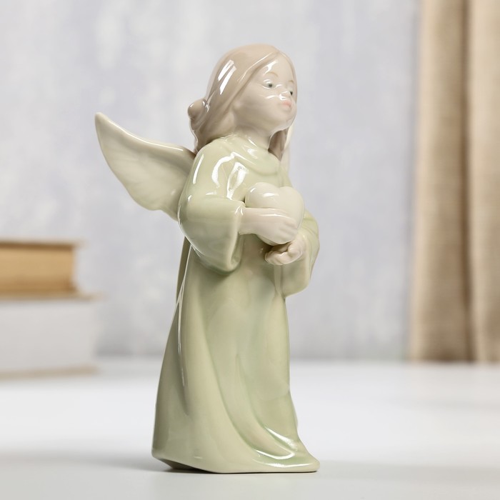 Сувенир "Ангел в зелёном платье с сердцем в руках" 14х7,8х6 см 