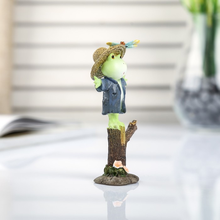Сувенир полистоун миниатюра "Лягушонок-чучело" 10,5х4х5,7 см 