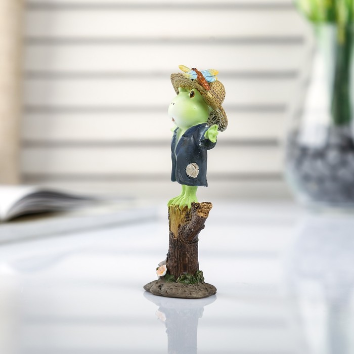 Сувенир полистоун миниатюра "Лягушонок-чучело" 10,5х4х5,7 см 