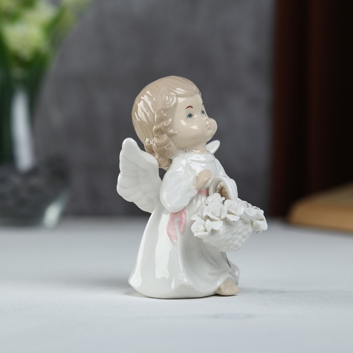 Сувенир керамика "Ангел-малыш в белом платье с корзиной цветов" 11,5х6,5х7,5 см 