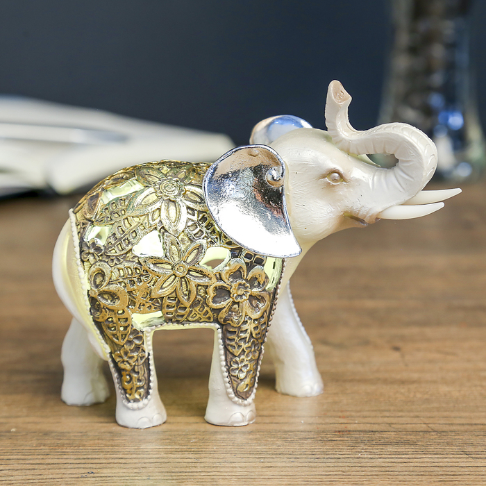 Сувенир полистоун световой "Жемчужный слон в цветочной золотой попоне" 12х14х6 см 