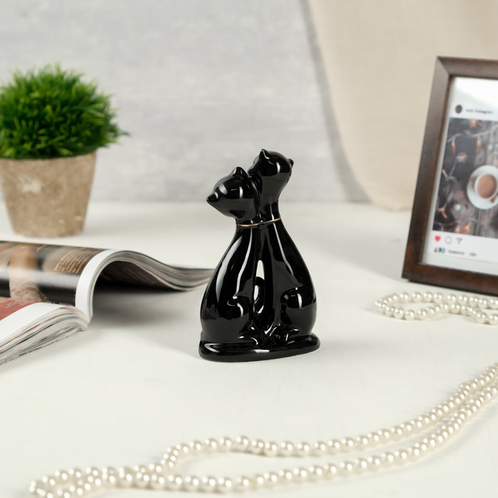 Сувенир керамика "Чёрные кошки с сердечком" с золотом 13,5х8х5 см 