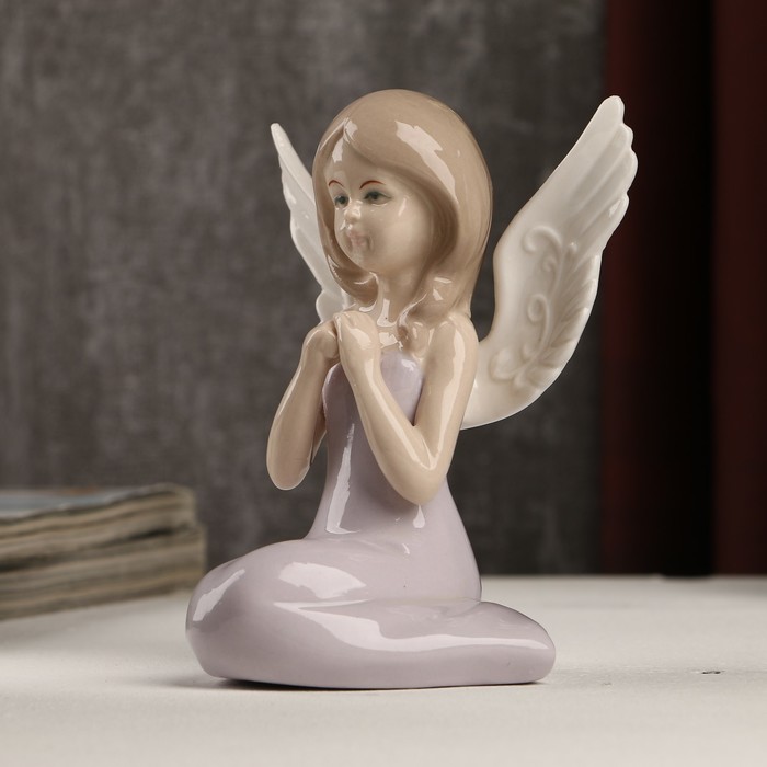 Сувенир керамика "Девушка-ангел с рисунком на крыльях в сиреневом платье сидит" 10,5х7х8см 