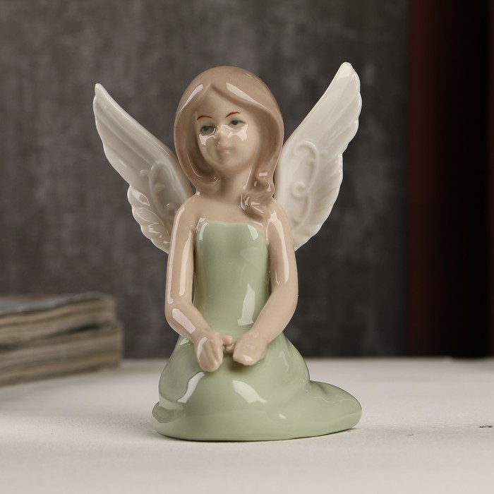 Сувенир керамика "Девушка-ангел с рисунком на крыльях в зелёном платье" 9,5х5х7 см 