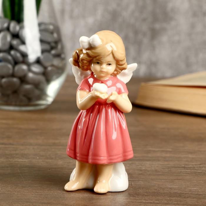 Сувенир керамика "Девочка-ангел в коралловом платье с сердечком" 11х4,8х5 см 