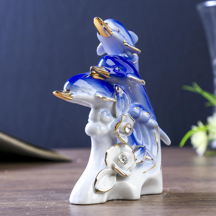 Сувенир керамика "Три дельфина с розами" синие с золотом, стразы 12,3х9,5х4,7 см 
