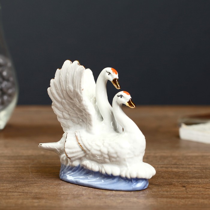 Сувенир керамика "Лебеди белые на волне" белые с золотом 11,5х4,8х11,5 см 