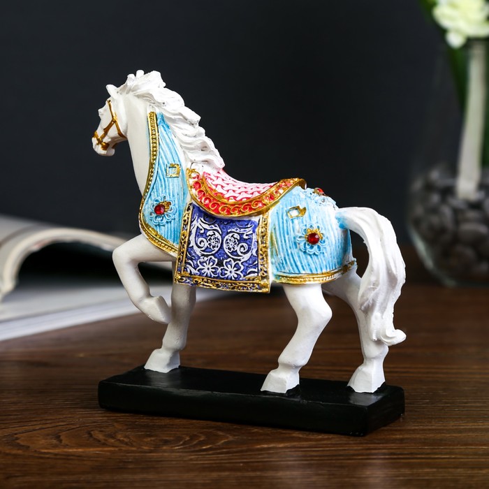 Сувенир полистоун "Белый конь в цветной попоне аллюр" 13х12х4 см 