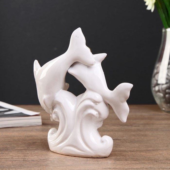 Сувенир керамика "Два дельфина с цветком" белый с золотом 14х13,2х5 см 